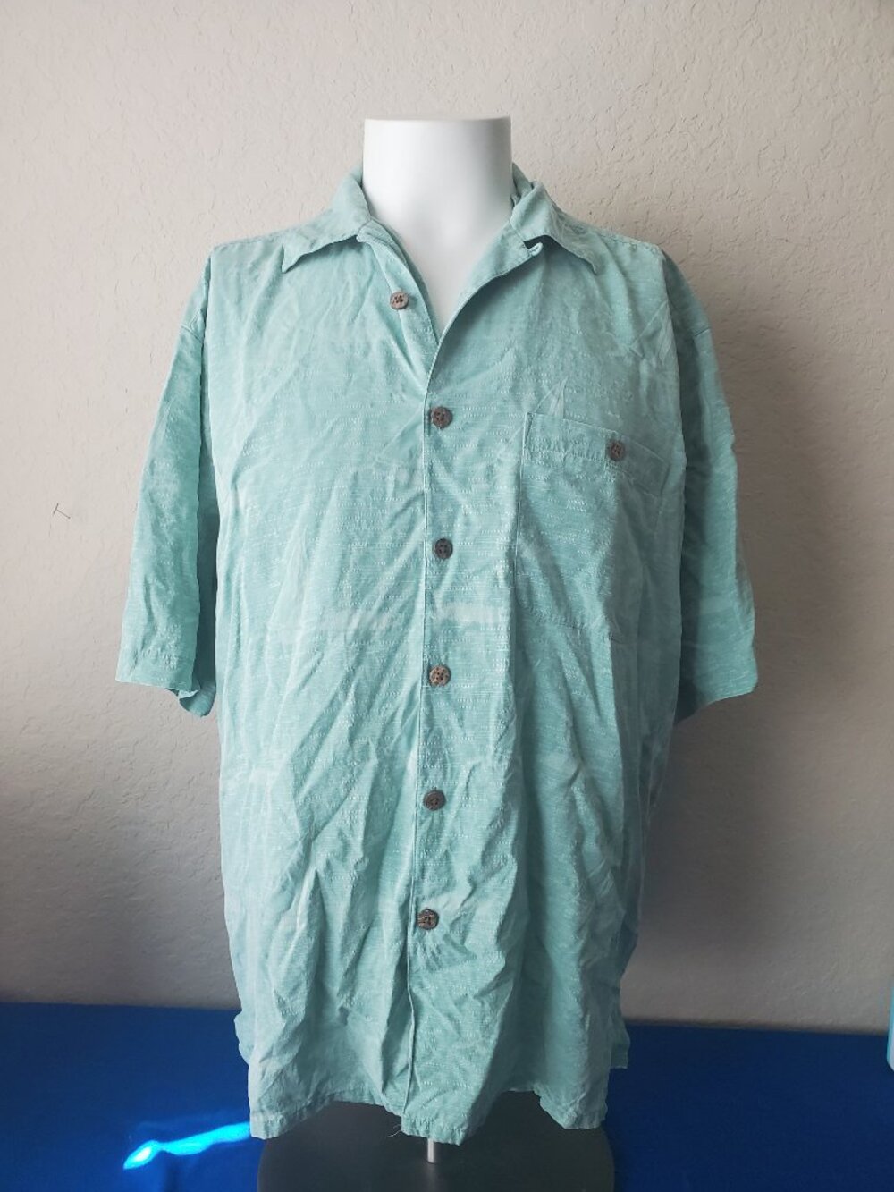 Paradise Coves Men's XL 100% Silk Camp Shirt Mint Green Textured Button Up